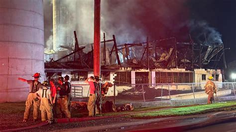Firefighters battle large barn fire in Lancaster County | fox43.com