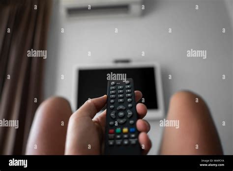 Image result for Telecommande Dans Main