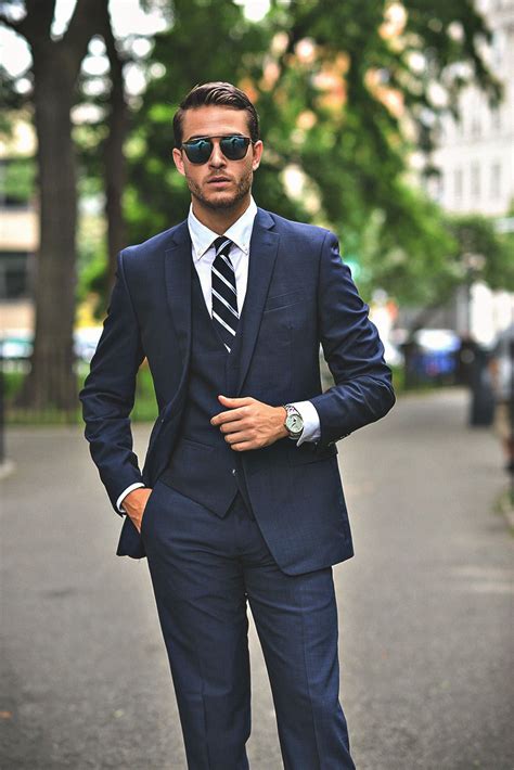 Hand Some Men in Suits 的图像结果