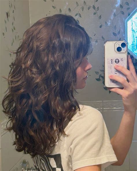 Wavy hair layered haircut – Artofit