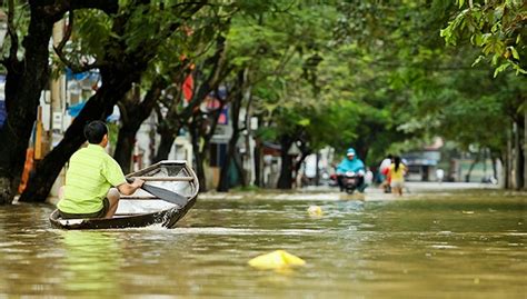 近日云南局地遭受强降雨致12人死亡失踪 直接经济损失2.7亿元|云南|强降雨|局地_新浪新闻