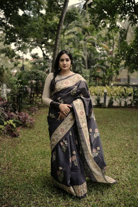 Black desi tussar saree – Vedhika Fashion Studio
