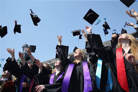 今年毕业的美国大学生太幸福了 | Redian News