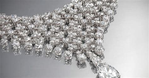 『珠宝』BVLGARI 推出 Barocko 高级珠宝系列：重返巴洛克 | iDaily Jewelry · 每日珠宝杂志
