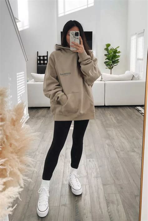 12 Chic Hoodie Outfits For Women For A Cool Stylish Look | Style by ...