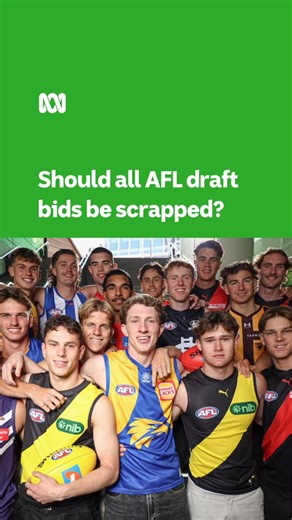 Would you prefer bids be scrapped for a clean draft? 👨‍👦Brett Deledio says the new AFL draft bidding rules are "robbing Peter to pay Paul" and puts academies at risk of developing talent.Live blog: https://t.co/ySHQfQzoV8Listen live: https://t.co/uvoJzTvoUF#AFL #AFLPiesHawks