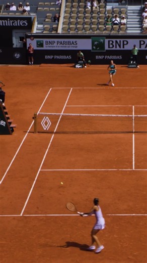 This rally was absolutely insane! 😱🎾 #RolandGarros #tennis #zheng #sabalenka #skills