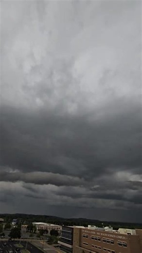 Dramatic Shelf Cloud Looms Over Storm-Warned Kentucky