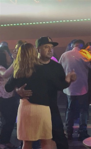 Noche de Baile con Los Caminantes: ¡Música para Moverse! 💃