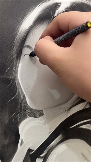 Perfect drawing cannot be without light! #drawing #charcoaldrawing #portraitdrawing #charcoalshading