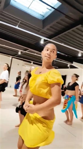 Tahitian Dance Class | Learn Exotic Polynesian Moves 💃🌺
