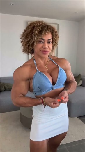 Incredible Muscle Flexing & Conditioning | Female Bodybuilding