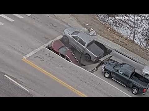 Sinkhole swallows vehicles, wildfire 'explodes' & the changing length of winter | The Forecasters