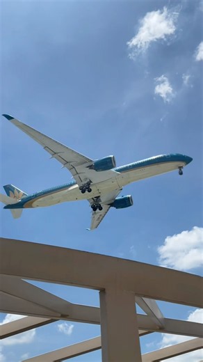 Airbus A350-941 Vietnam Airlines (VN-A893) - (VN247)Landing 25R at Tan Son Nhat International