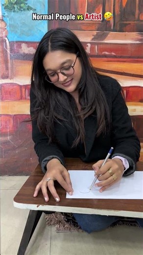 How Normal People draw 🙃 vs artist #shortvideo