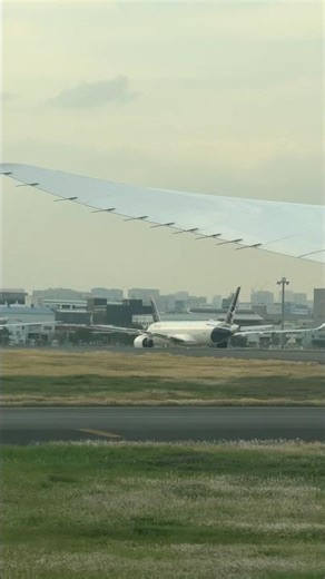 Striking Lufthansa A350 spotted at Haneda Airport ストライキ中のルフトハンザ A350東京羽田空港に駐機中 ANA 機内アナウンス #shorts