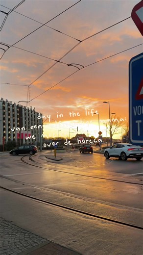 Day in the life van een zelfstandige mama: we moeten eens praten over de horeca. Vergeet aub niet dat ik heel dankbaar ben voot onze vaste klanten die dag in dag uit begaan zijn met ons & alle mensen die wel gewoln tevreden zijn. Maar die opmerkingen zijn soms ambetant, want wij & zeker mijn collega’s werken óók hard 💛 ‘t Is btw de eerste keer dag ik die autocue functie gebruik dus bare with me 😂