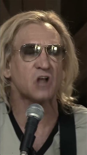 Daryl Hall & Joe Walsh - Life's Been Good (Live From Daryl's House)