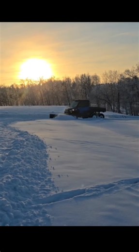 Why this Defender 6x6 snow plow setup is so much fun