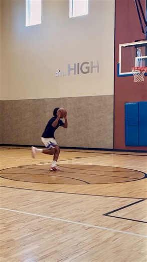 Ashton Edwards on Instagram: "Rep inspired by a Keyonte George highlight / game winner. Details: Hesitation crossover + Quick one dribble to drive + Quick dribble into a lateral gather + Take two steps with arms/ball extended out + Bring ball back to body into a floater • • • #basketball #nba #basketballtraining #utahjazz #keyontegeorge"