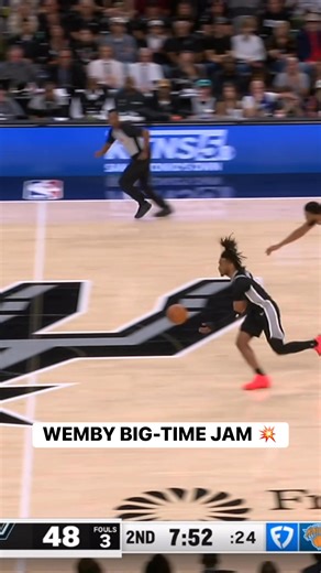 Stephon Castle tosses it up and Victor Wembanyama REACHES back for the BIG alley-oop jam! 💪 NYK-SAS • NBA TV Tap to Watch ➡️ https://www.nba.com/how-to-watch-game-redirect/0022500467?partnerRef=NBA&platform=Facebook&surface=Post | NBA