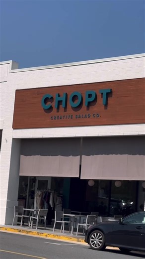 Chopt is literally my favvv 🥗 go try them out and let me know what you think 🍃 #charlottenc #charlottefood #saladbar #crispychickensalad #charlotteeats