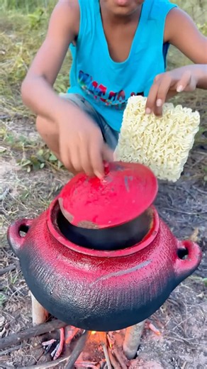 Survival Skills: SMART idea and USEFUL in Forest #bushcraft​​​ #camping​​​ #outdoors​​​ #survival