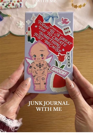 junk journal with meee! a merry little junk dump 🎅🏼💌🧚🏽‍♀️💋 #junkjournal #junkjournaling #scrapbooking #journaling #junkjournalideas Christmas junk journal ideas junk journal mini junk journal