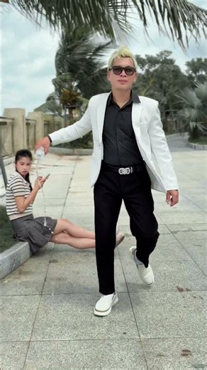 HK- Hugo helps in times of great distress. #HUGO #kindness #respect #shorts