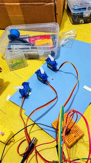 ⚙️ Control a Servo Motor Using Arduino #shorts