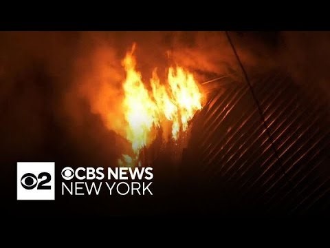 2 people injured in Queens house fire
