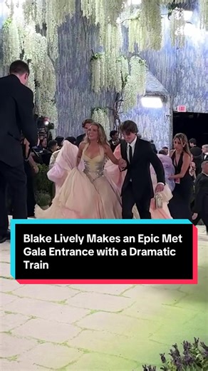 #BlakeLively had a little help making it up those #MetGala steps. ✨ | blake lively