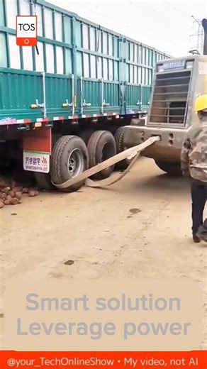 SMART loading truck trick 😮🚚🪵 #shorts #skills #engineering #logistics #satisfying