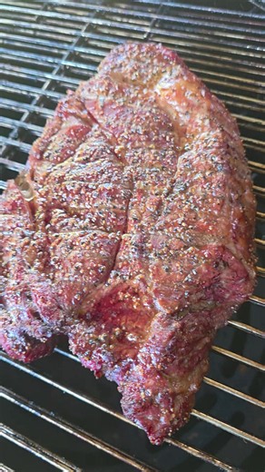 Pot roast with Bark ? yeah that outlaw ringo drum fueld with that allnatural chemical free charcoal @The Good Charcoal produces all clean. #bbq #food #sunday #dinner #grilling