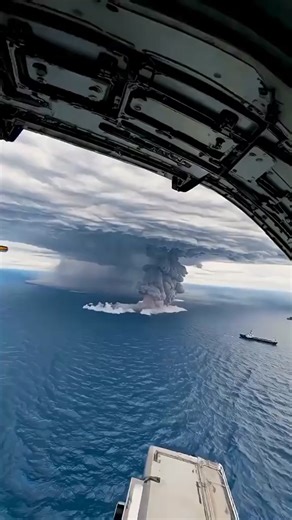 A sudden and violent underwater volcanic eruption turned the ocean into a zone of pure chaos. Massive explosions beneath the surface released extreme energy, triggering powerful waves, toxic gases, and deadly temperature spikes.Thousands of lives were wiped out within minutes — fish, whales, dolphins, and countless marine creatures had no chance to escape. Entire ecosystems were destroyed as the ocean surface became covered with ash and lifeless bodies.Scientists warn that the consequences could