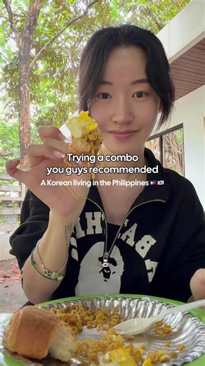Lucky Me Pancit Canton spicy flavor review | Filipino street food mukbang