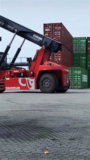 Reach stacker with front cabin #shorts #shortsfeed #automobile #shortvideo #skills #youtubeshorts