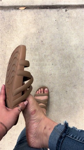 Crocs sandals splash deals: Best picks and tips