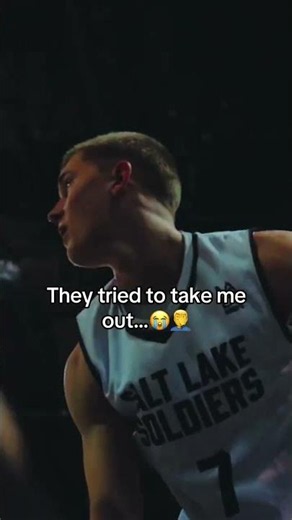 I always gotta keep my head on a swivel😭✌️ #fyp #aau #madehoops #basketball