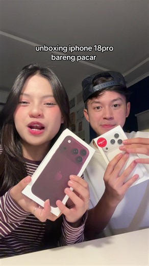 Unboxing iPhone 18 Pro Bareng Pacar: Warna Burgundi vs Biru!