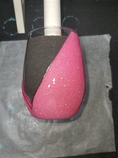 Glittering a stemless wine glass! going to be Valentine's day themed #glitter #epoxy #cups #wine #valentinesday