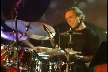 Hey Drummers! Do you believe in UFOs? Aliens? Beings and life forms from another galaxy? Well, I have never seen a UFO or been abducted by an alien personally but I believe that Vinnie Colaiuta is quite possibly from another planet or universe... Do you have any favourite performances or tracks that he has done? Better yet, have you seen him play live? Whom with? Always amazing and inspiring and SO diverse, check out this rehearsal footage of Vinnie playing with Chaka Khan for a BET Concert Seri