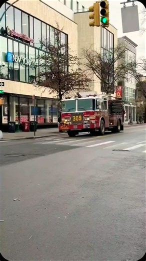 FDNY Firefighters in Action! 🚒🛠️ Fast Rescue Operation