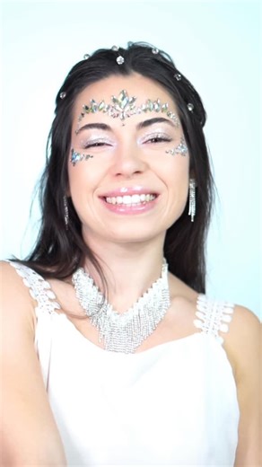 🌹 M.A.R.I.O.N 🌹 on Instagram: "ice transition🧊❄️ (Ib: me) RÉF : Fondation : @yepoda.fr Concealer : @armanibeauty Bronzer : @nyxcosmetics_france Blush : @yslbeauty Palette & gloss : @hudabeauty #transition #makeup"