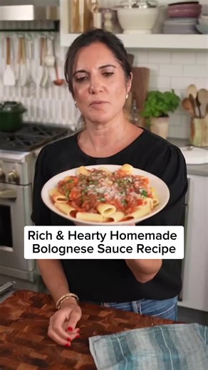 Rich & Hearty Homemade Bolognese Sauce Recipe | Easy Pasta Sauce