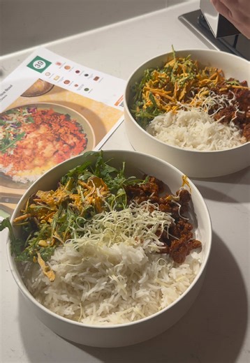 Plate up dinner with me 👩🏼‍🍳 I love having @hellofreshuk dinners during the week as they’re so easy to make and everything comes weighed out so all I need to do is cook it! This rice bowl is a favourite of ours 😍 #hellofresh #dishupdinnerwithme #75medium #healthyeating #wieiad (ad @Social Tip)