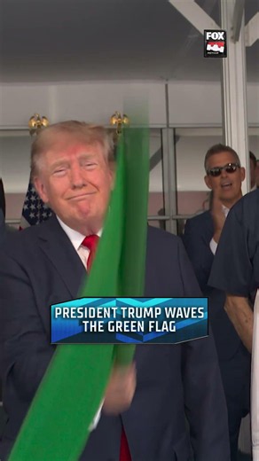 President Trump waves the green flag at the Freedom 250 🇺🇸🏎️ #freedom250 #indycar