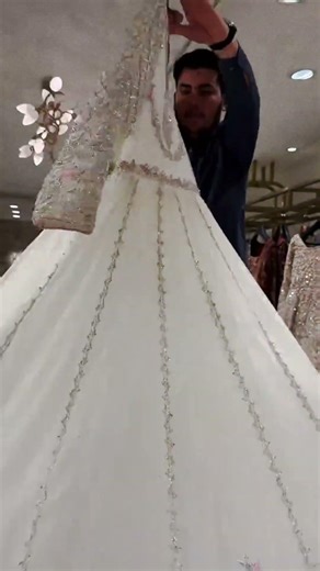 Classic White Bride Look 👑SimpleBride #RoyalBride #BrideInWhite #FashionInspo #TrendingReels