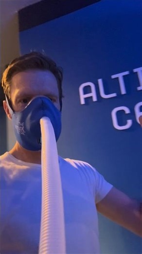 Using the hyper-oxygen machine on the treadmill