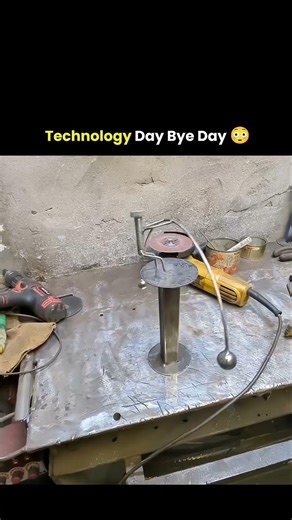 Amazing Anti-Gravity Balance Sculpture 😱 | Physics Magic Explained #Shorts